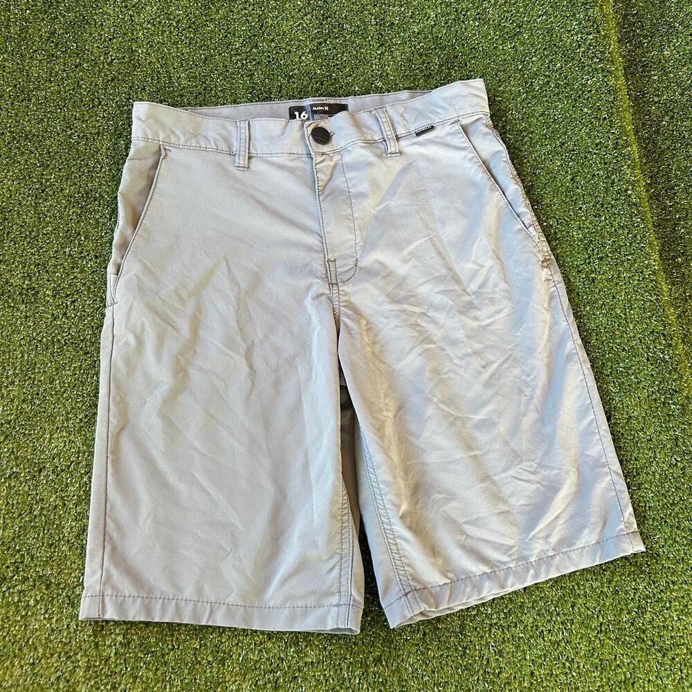 Hurley Women's Cream and Tan Shorts